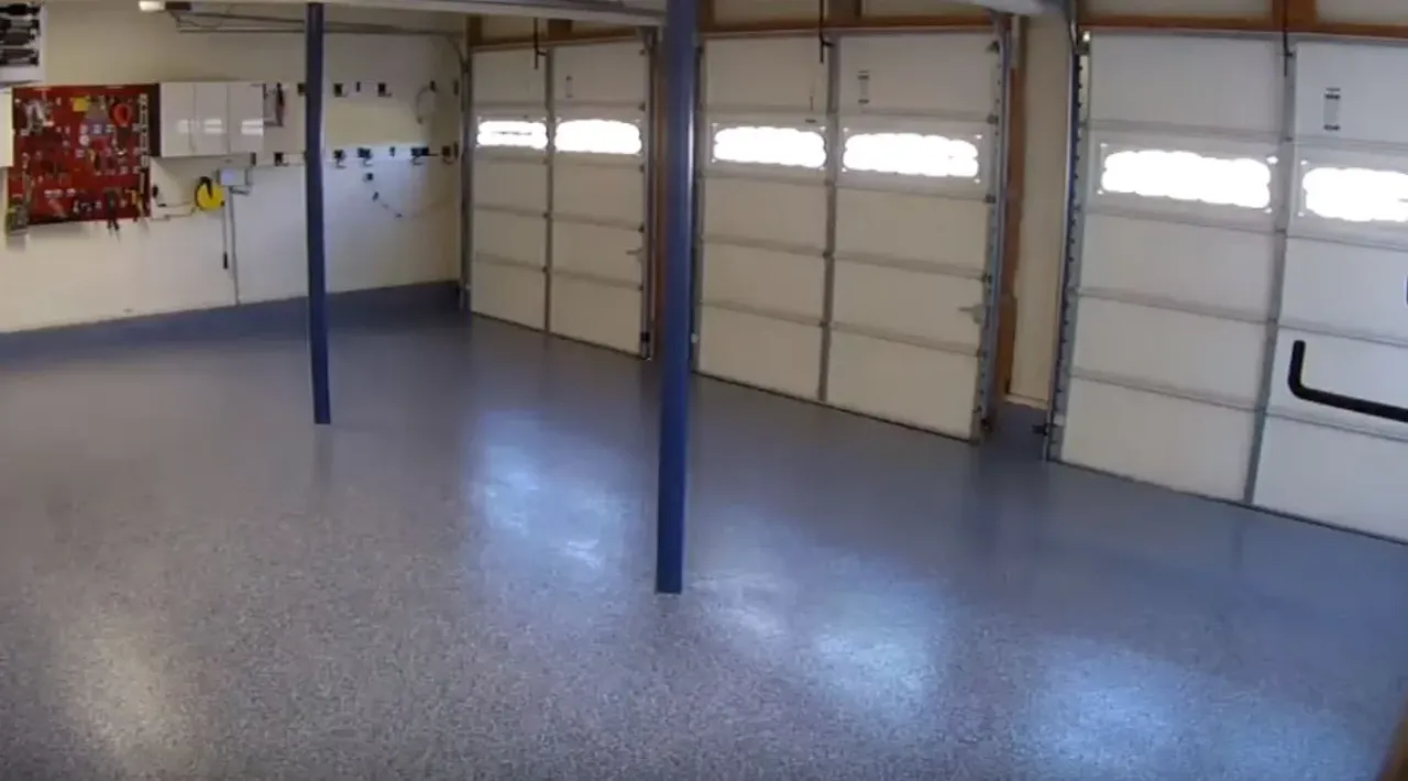 Professional epoxy garage floor after coating in Orlando