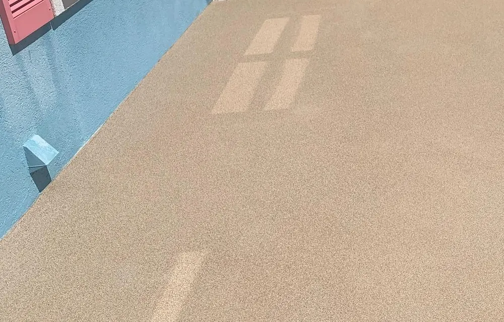 Sand-tan solid porch coating Orlando